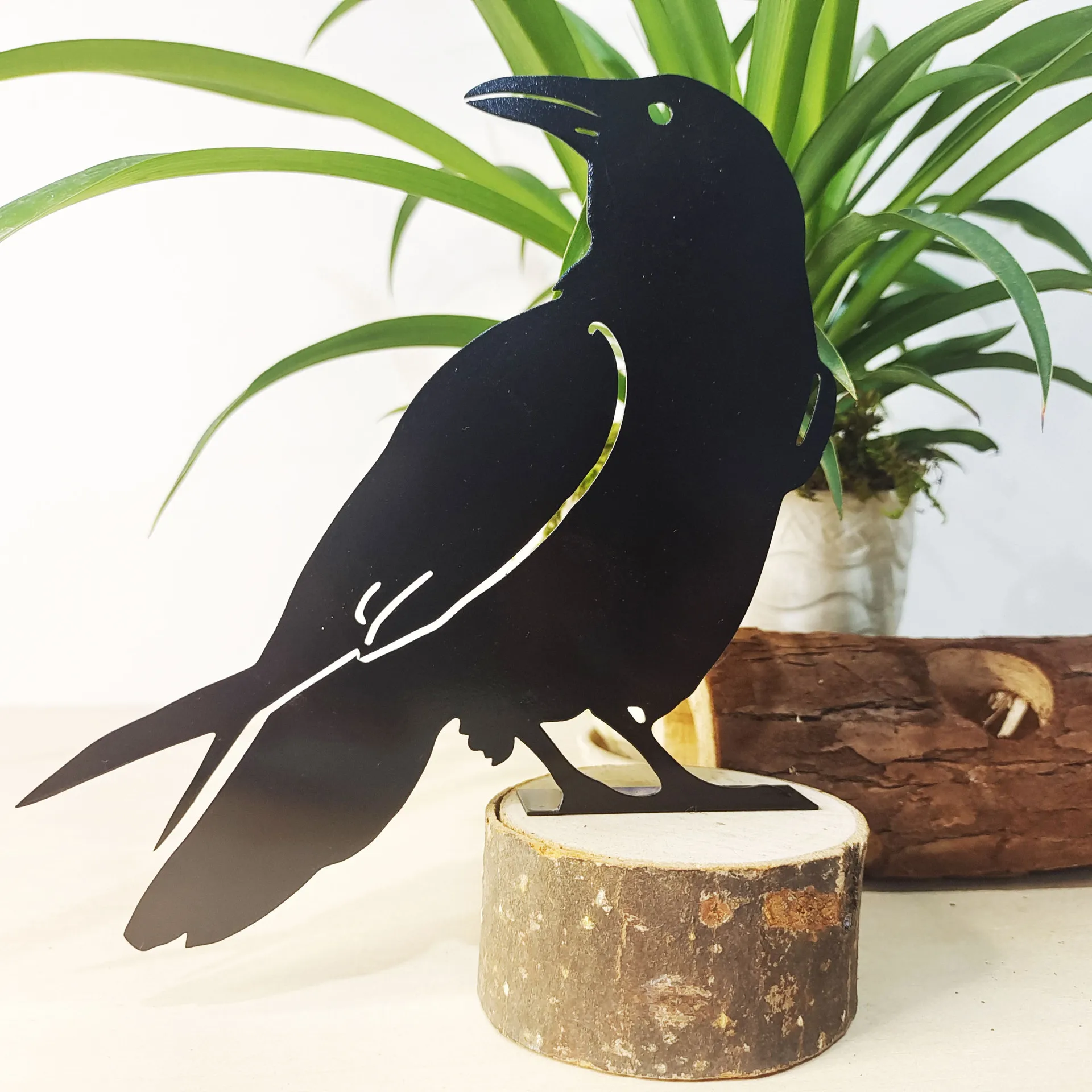 

Pastoral Style Metal Hollowed Squirrel Crow Owl Desktop Handicraft Ornament Home Decor Accessories Living Room Decoration