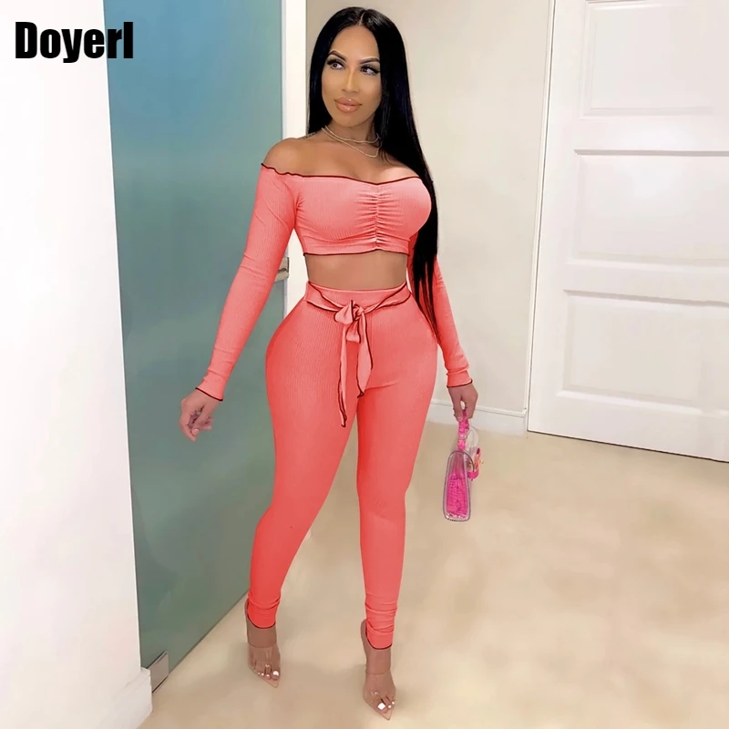 

Женский комплект из двух предметов с открытыми плечами и брюк