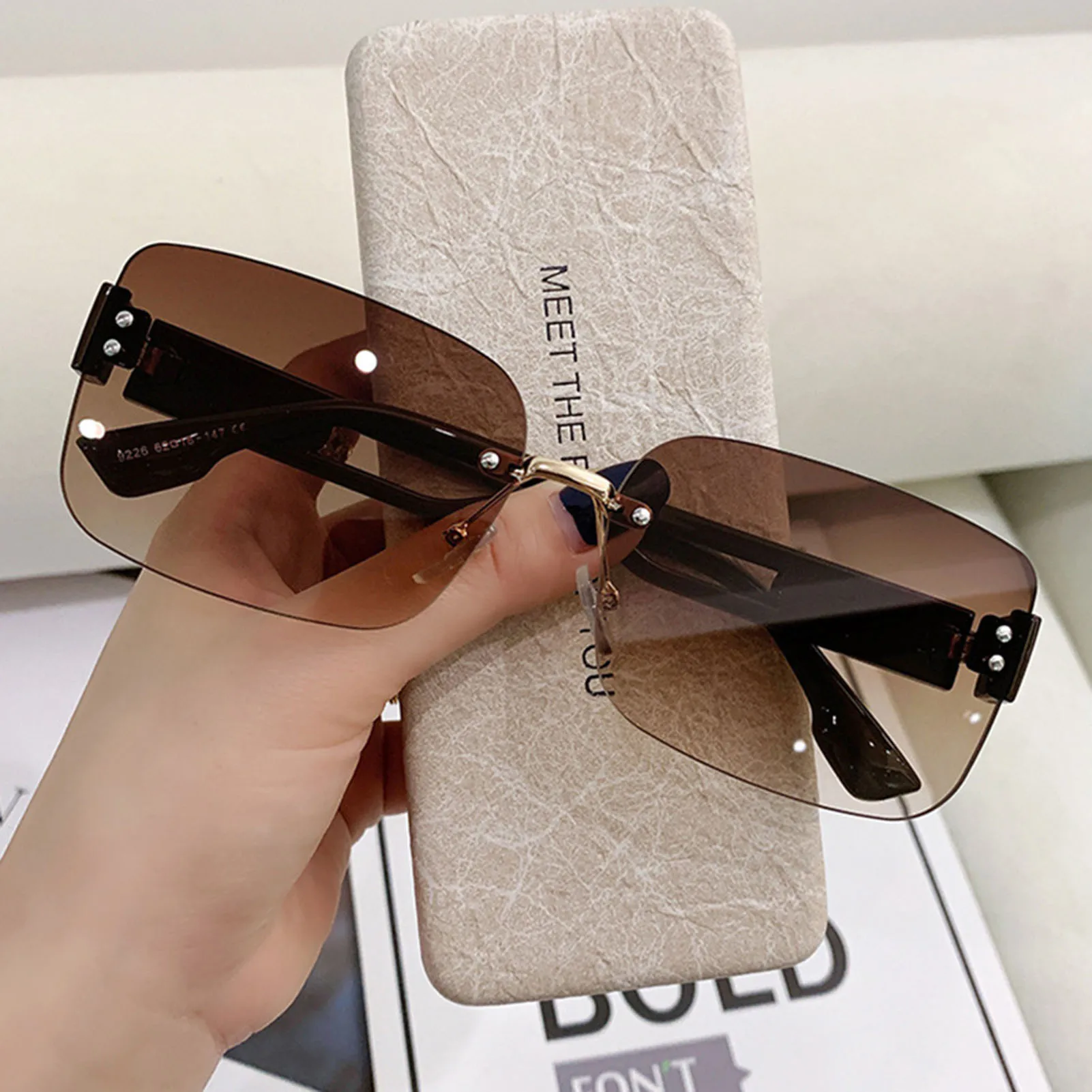 

Frameless Sunglasses for Women Gradient Lens Sunshine Shades Eyeglasses Sun Protection Flexible Nose Pad Functional Eyewear FS99