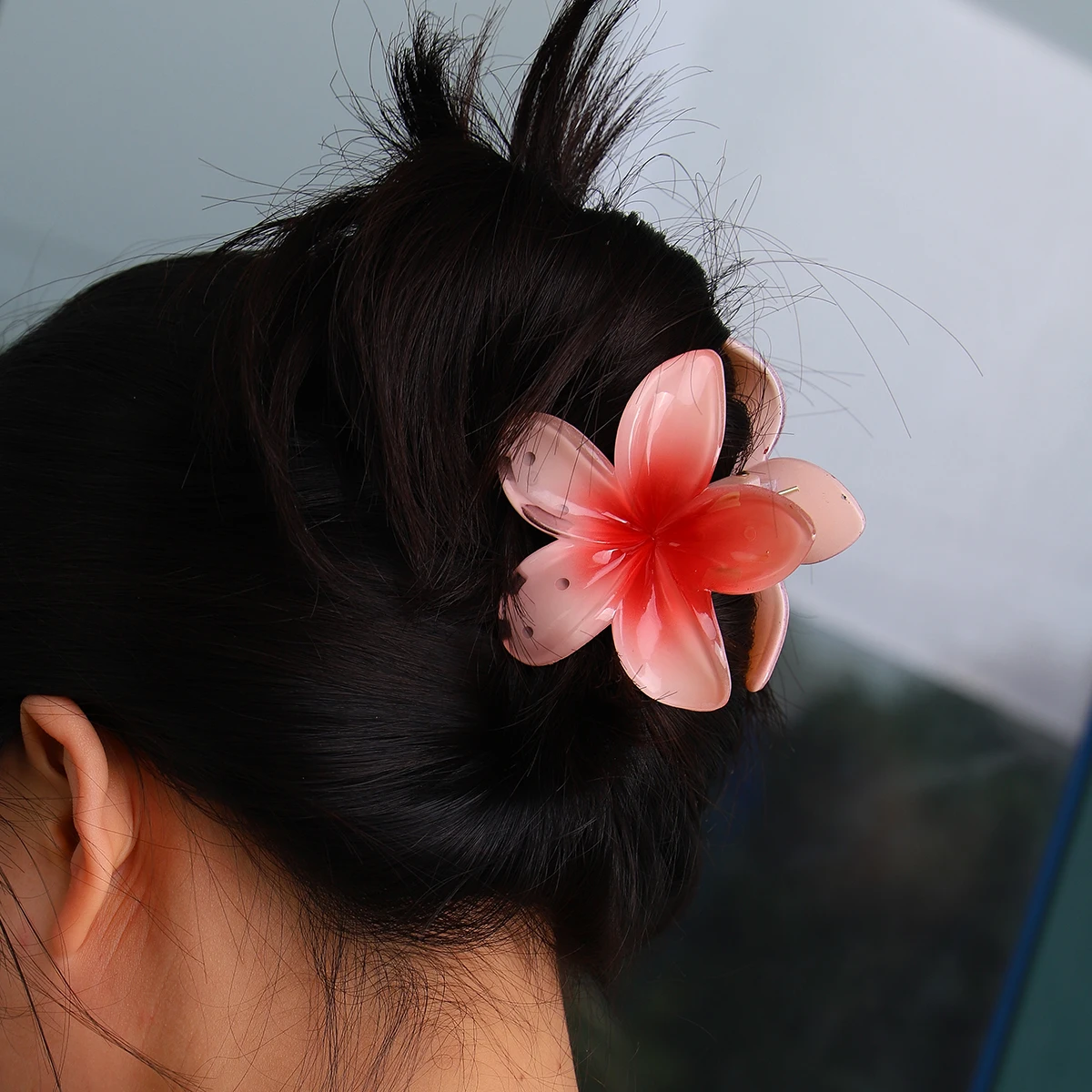 

Cute Summer Gradient Flower Acrylic Hair Clip For Women Girls Sweet Ponytail Hair Claw Shark Hairpin Barrettes Hair Accessories