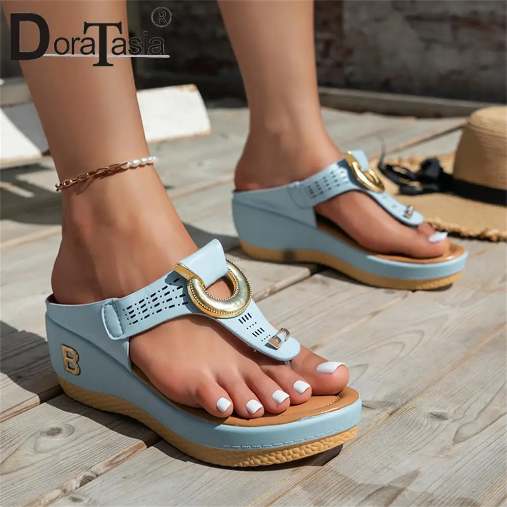 

Big Size 43 New women's Platform Flip Flops Fashion Solid Hollow Wedges Heels Summer Slippers Women Casual Beach Woman Shoes