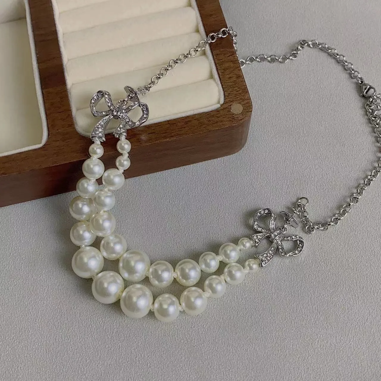 

French Retro Pearl Necklace for Women Design Bow Knot Pendant Multi-layer Clavicle Chain Necklaces Temperament Jewelry
