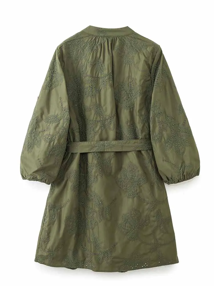 Женское мини-платье с поясом и вышивкой V-образным вырезом