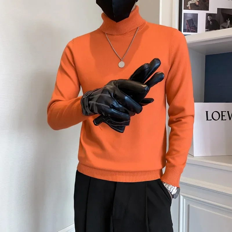 Мужской трикотажный свитер однотонный облегающий с двумя складками и высоким