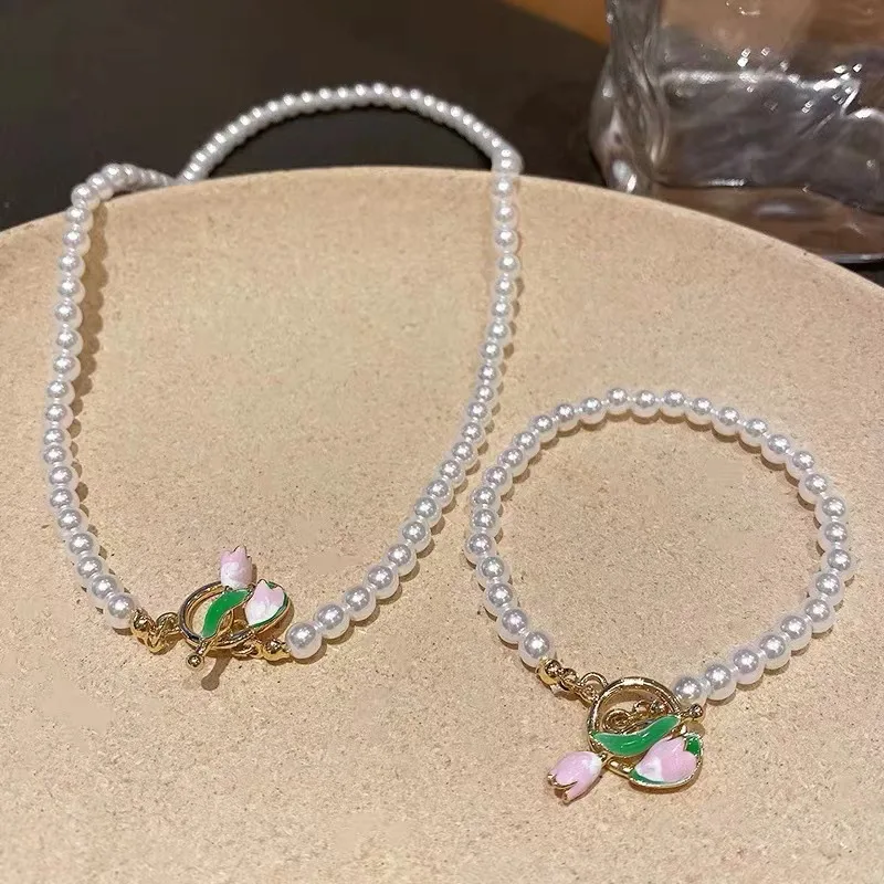 

New Fashion Delicate Tulip Flowers Pendants for Women Temperament Design Senior Cute Sweet Pearl Necklace Party Jewelry Gifts
