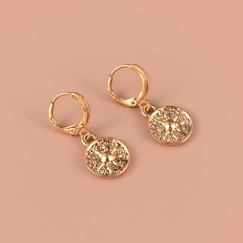

2022 New Luxury Retro Metal Sun Earrings for Women Fashion Creative Simple Geometric Circle Earrings Ins Cold Wind Earrings