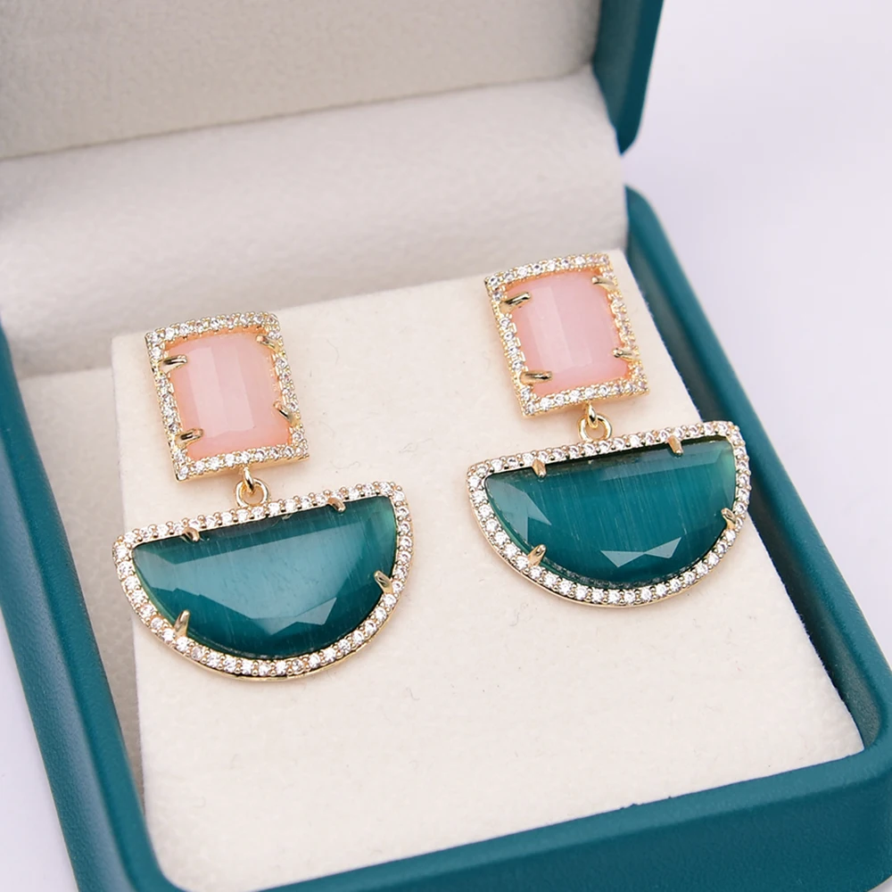 Серьги-гвоздики с натуральным розовым и зеленым камнем |