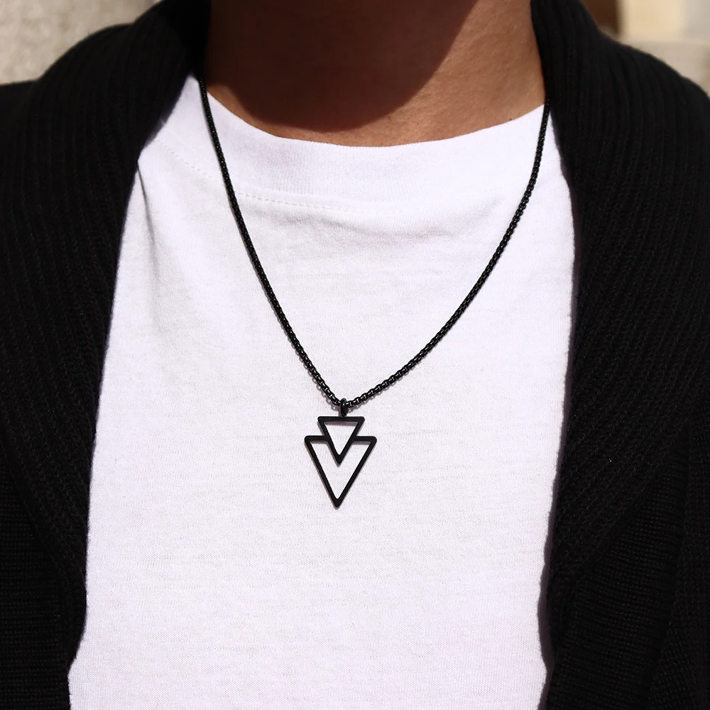 

New Fashion Triangle Pendant Necklace Male Simple Black Stainless Steel Thin Box Chain Necklace For Men Jewelry Gift