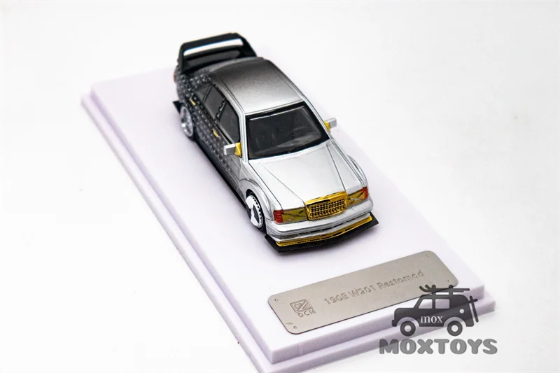 DCM 1:64 190E Звезда Серебряная литая модель автомобиля