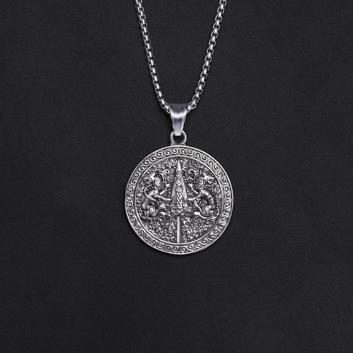 Double Flying Dragon Pendant Necklace Stainless Steel Heart Love Charms Fashion Jewelry Gift Accessories