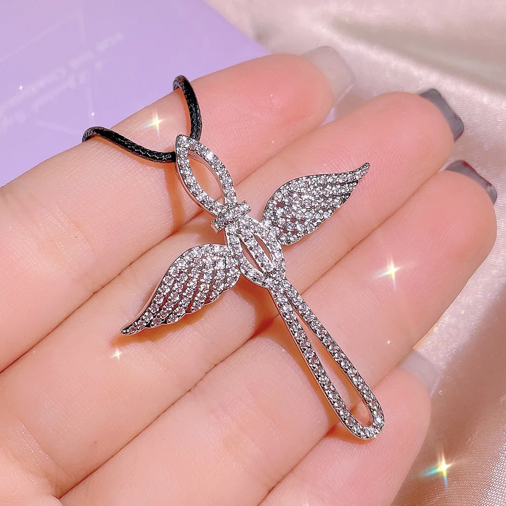 

Luxury Necklace for Couple Fashion Wings AAAA Zircon Cross Necklace Men's Sweater Chain Creative Couple Jewelry Chain Necklace