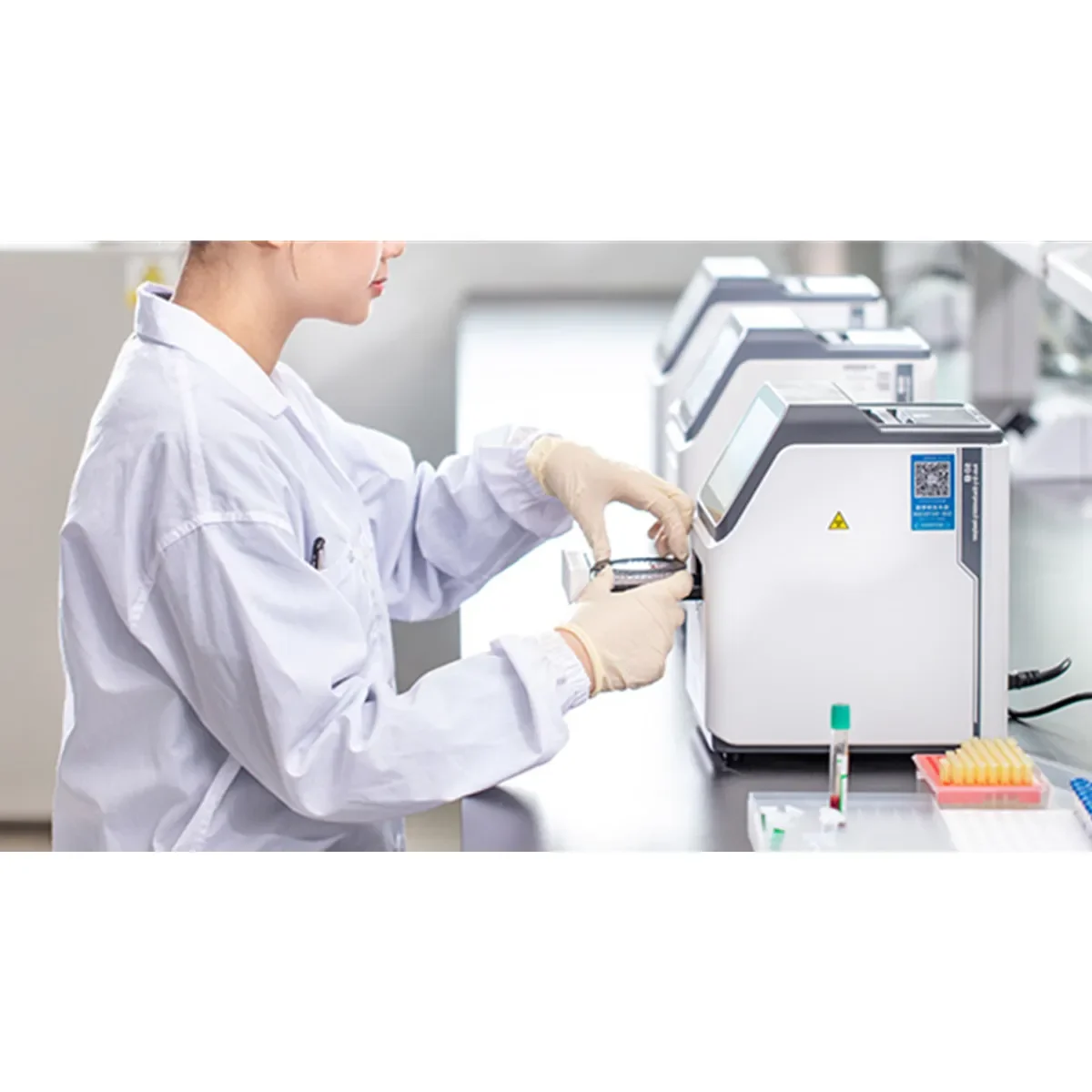 Полностью автоматизированный портативный анализатор сухой там-туманной