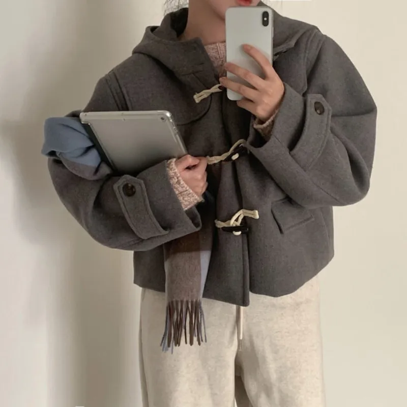 Куртка женская с длинным рукавом на пуговицах капюшоном