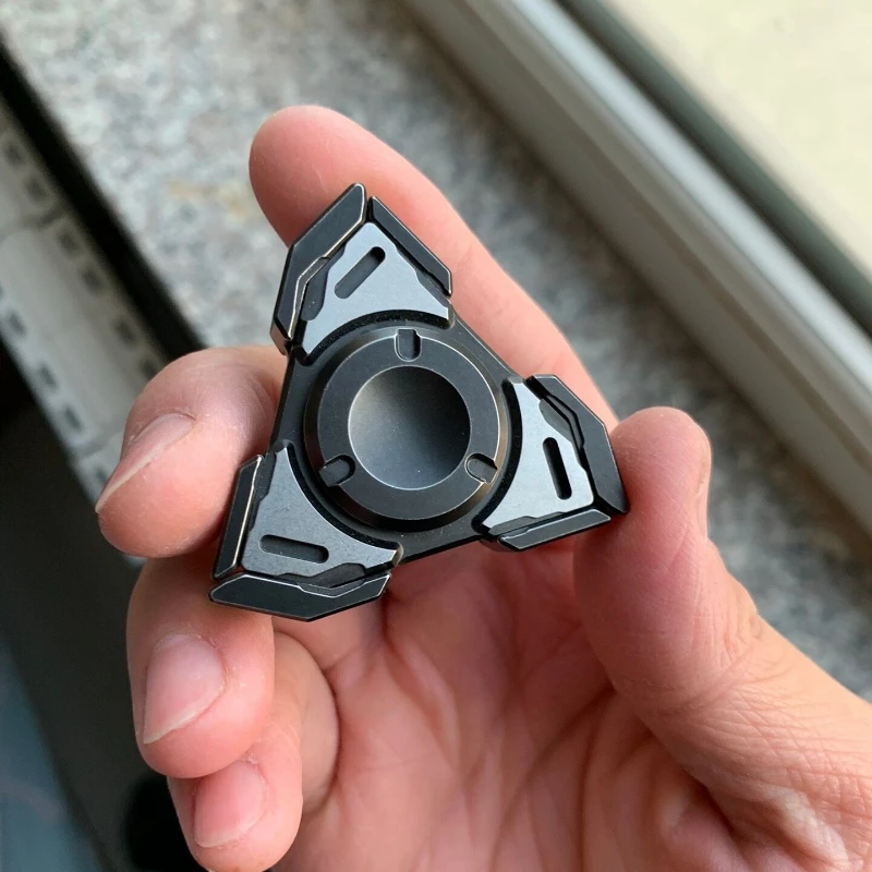 

Second-Hand out-of-Print Blade Fingertip Gyro Stainless Steel Material with Knock Marks