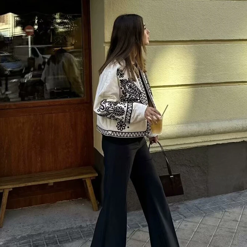 Куртки TRAF женские осенние куртки 2024 новые модные с вышивкой шикарное элегантное