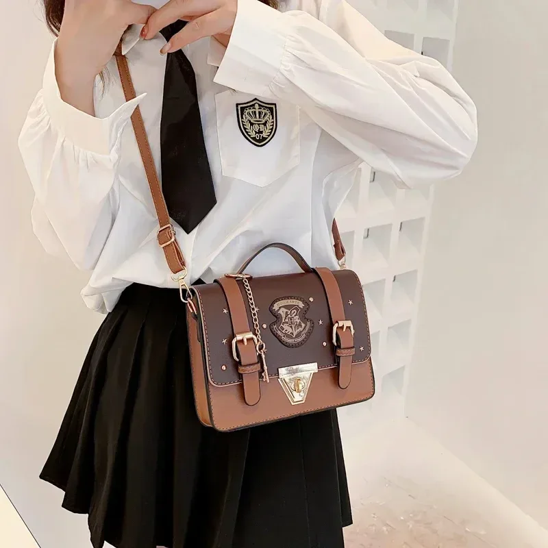 Сумка-мессенджер в британском стиле