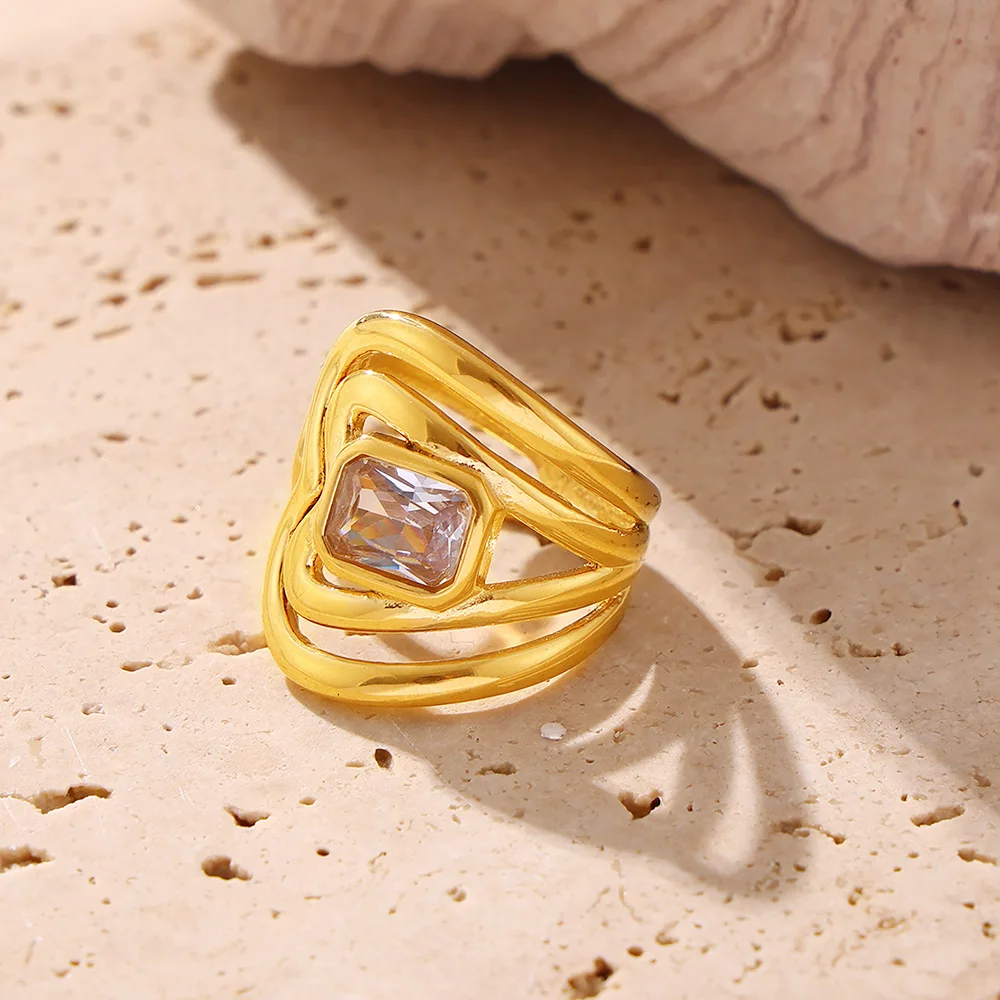 Женское кольцо из нержавеющей стали с позолотой и белым стеклом