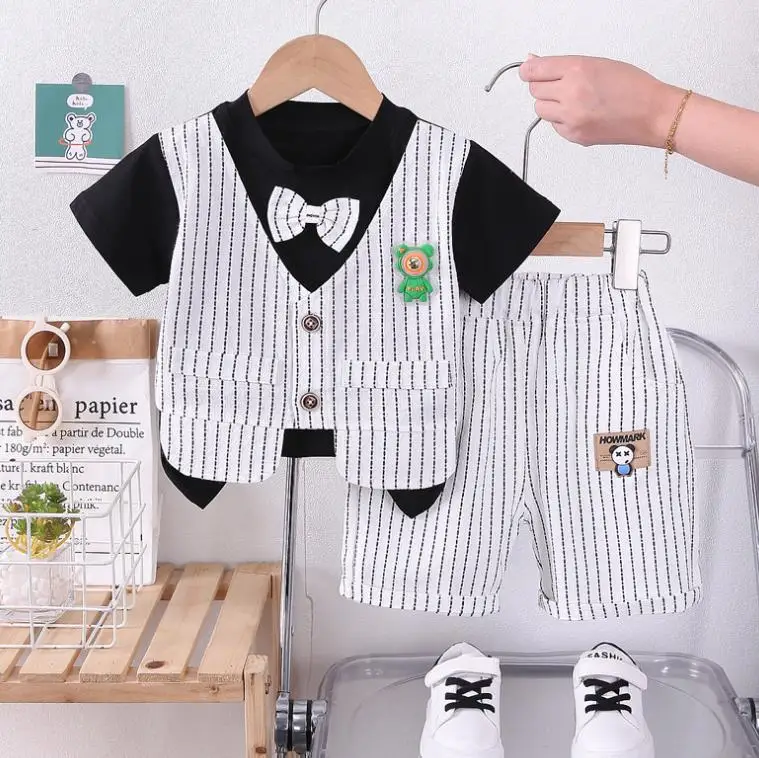 

Лето 2023, спортивные костюмы для мальчиков, дизайнерская детская одежда, футболки с коротким рукавом в полоску для джентльмена, топы и шорты, детская спортивная одежда