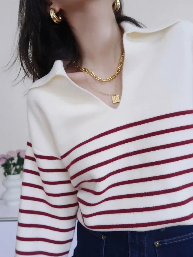 Французский вязаный свитер в красную полоску с v-образным вырезом стиле ретро