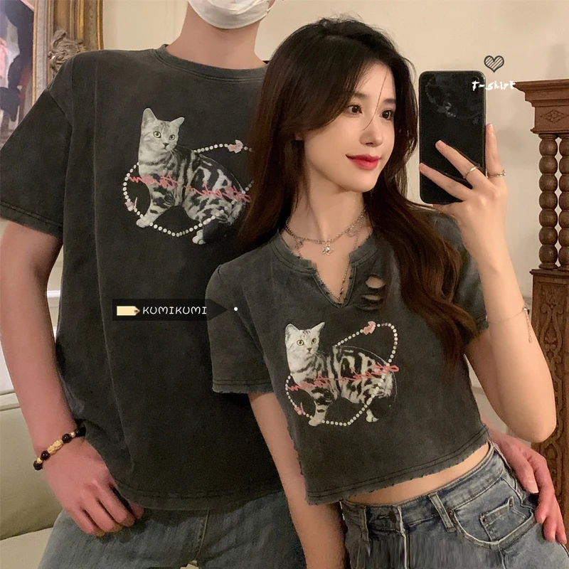 

Couple's short sleeved T-shirt women's design sense summer retro Hong Kong Style cat bottoms shirt hot girl short hole top