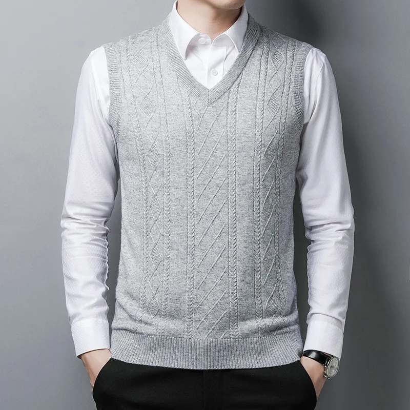 Вязаный однотонный жаккардовый жилет без рукавов