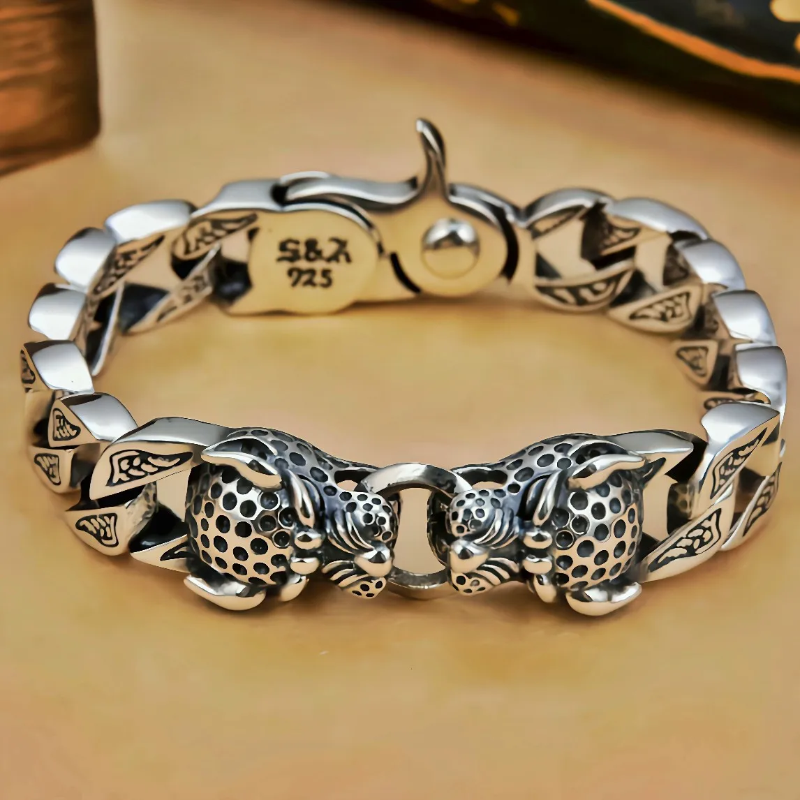 

Men bracelet domineering double leopard head chain s925 sterling silver bracelet Thai silver European and American exaggeration