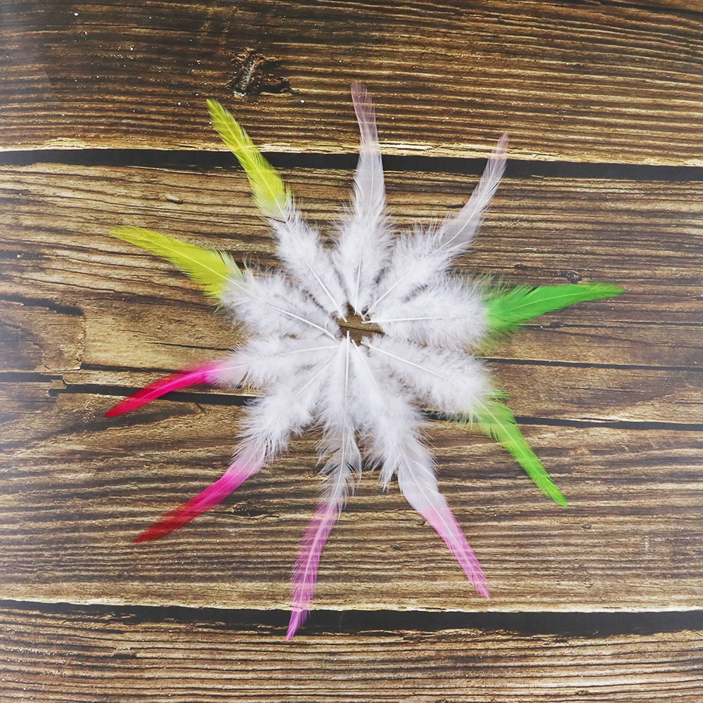 

Two-Color 10-15cm Chicken Feather Crafts 20/50pcs/Bag Top Quality Rooster Plumage for Home Hotel Decoration Festivals Handicraft