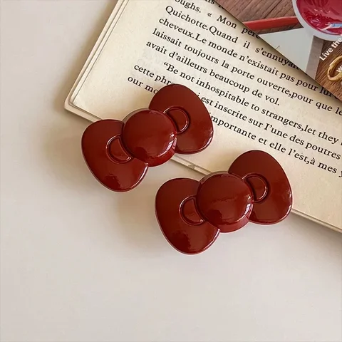 Красные акриловые заколки с бантом