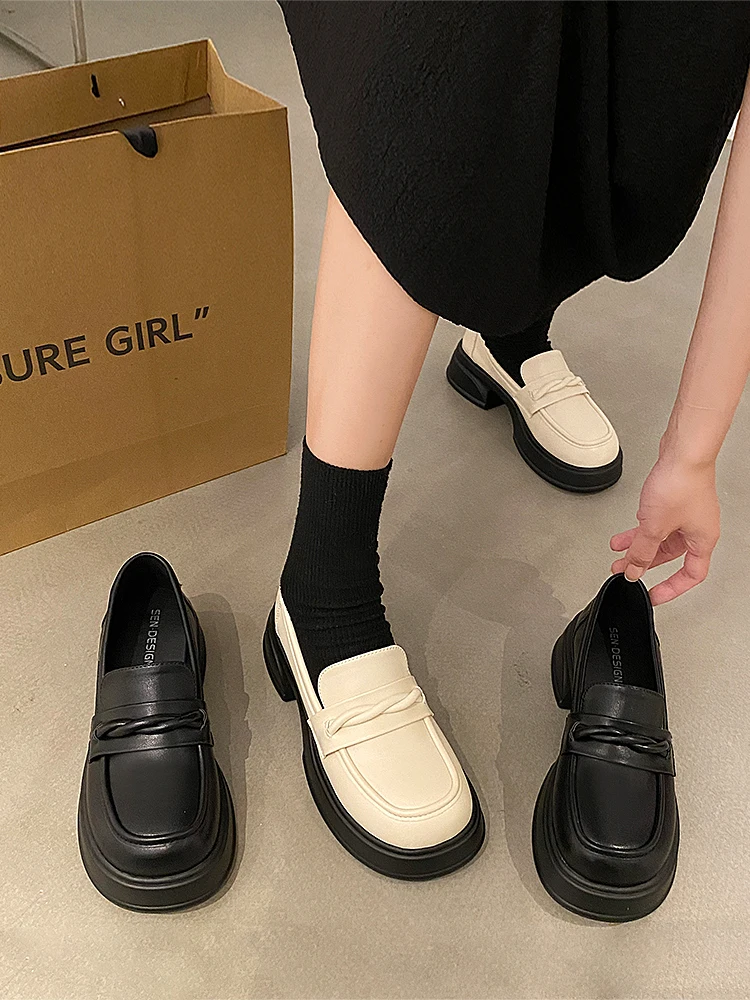 

Womens Derby Shoes Shallow Mouth Loafers With Fur Female Footwear British Style Clogs Platform Round Toe Casual Sneaker Leather