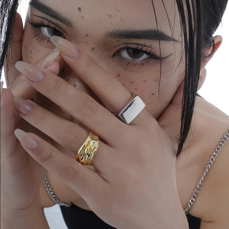 

Uglyless увеличенные дизайнерские настольные толстые прямоугольные кольца для женщин блестящие зеркальные фотокольца серебристый неправильн...