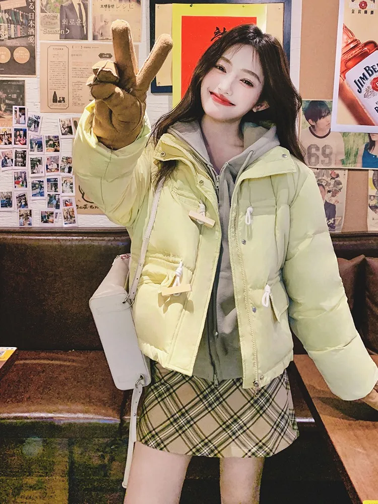 Корейская серия элегантный короткий пуховик с роговой пряжкой женский зимний 2024