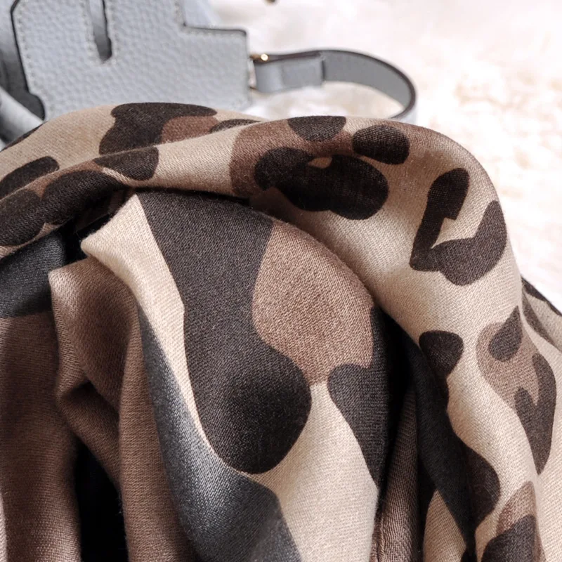 Рисунок 2 - Женский шелковый шарф