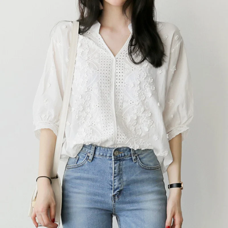 Белая шикарная ажурная кружевная блузка на крючках с цветочной вышивкой