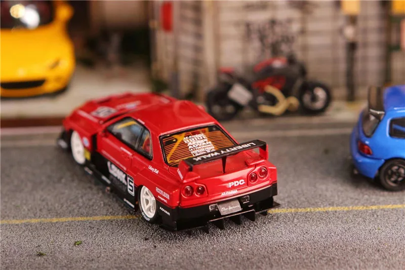 Уличное оружие 1:64 LBWK GTR ER34 красная открытая версия литая модель автомобиля