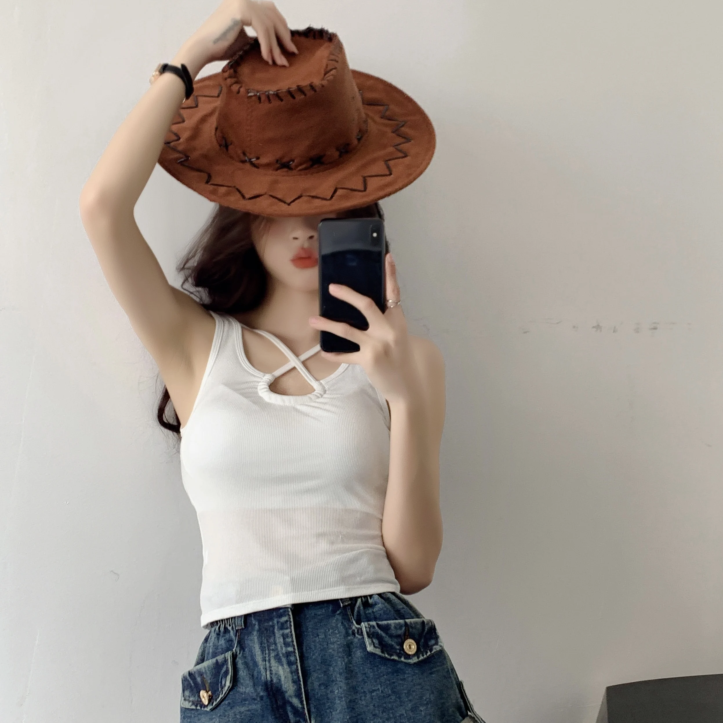 

Женский топ на бретелях-спагетти, без рукавов