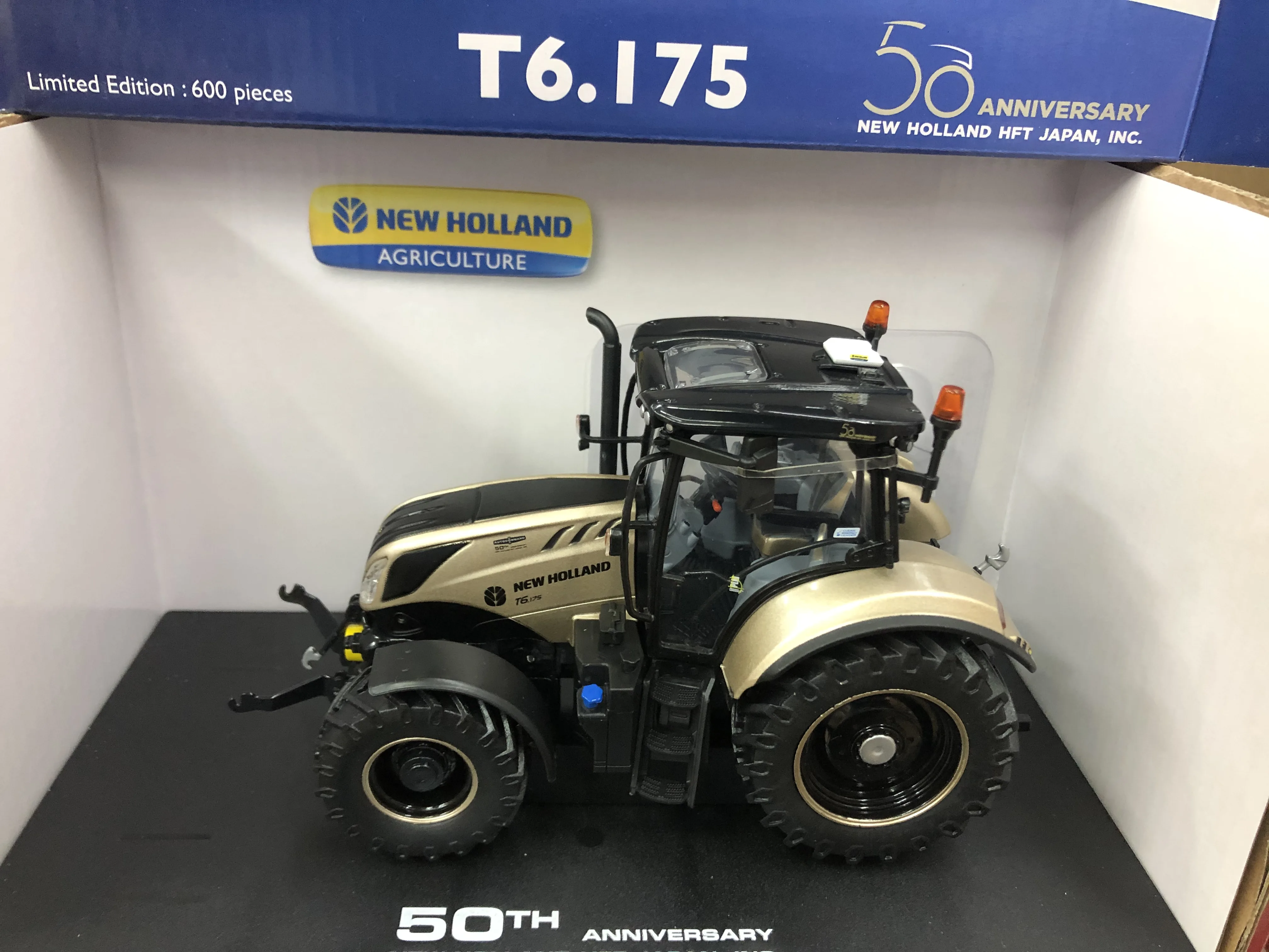 

Браслет для отслеживания 50-летия UH 1:32 New Holland T6.175 Golden, модель 6253 из сплава, подарки, Сувенирные игрушки