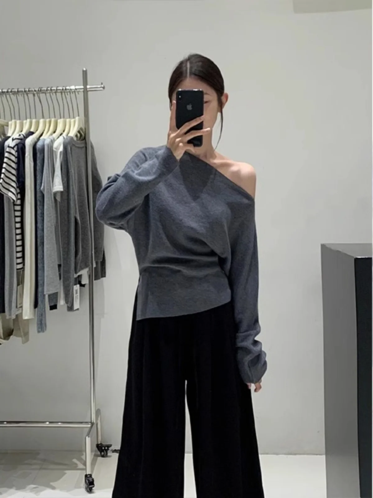 Стильная серая вязаная нижняя рубашка с открытыми плечами для женщин ранняя