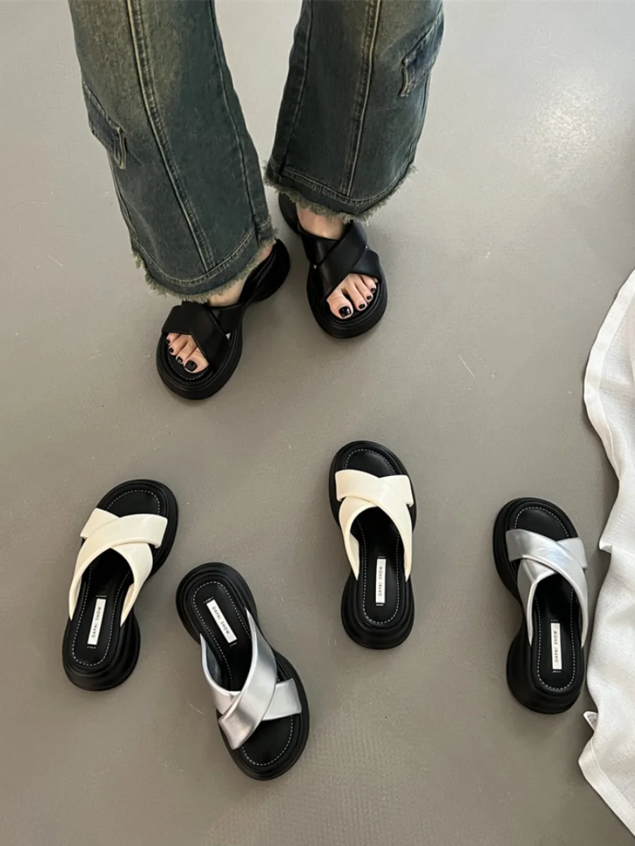 

Beach Shoes Rubber Flip Flops Med House Slippers Platform Luxury Slides Slipers Women Sabot Hawaiian Designer 2023 Summer PU Hoo