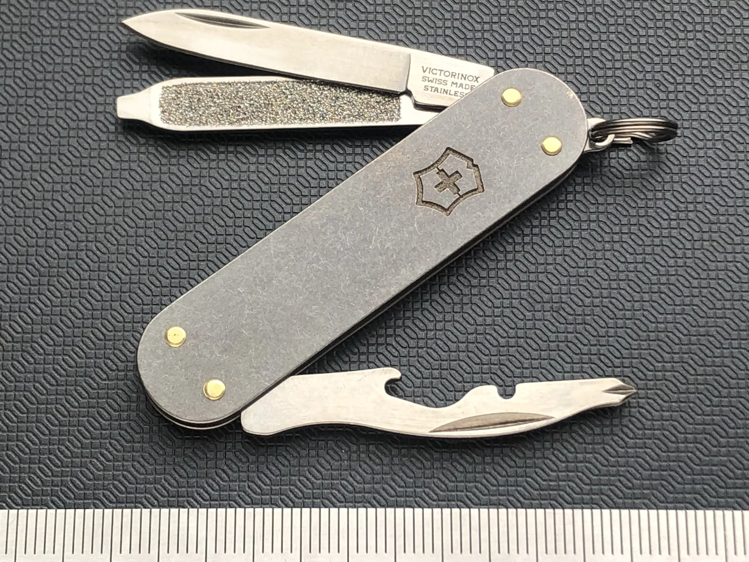 

Швейцарский армейский нож на заказ VICTORINOX 58 мм TC4 ручка 0,6163 Escort