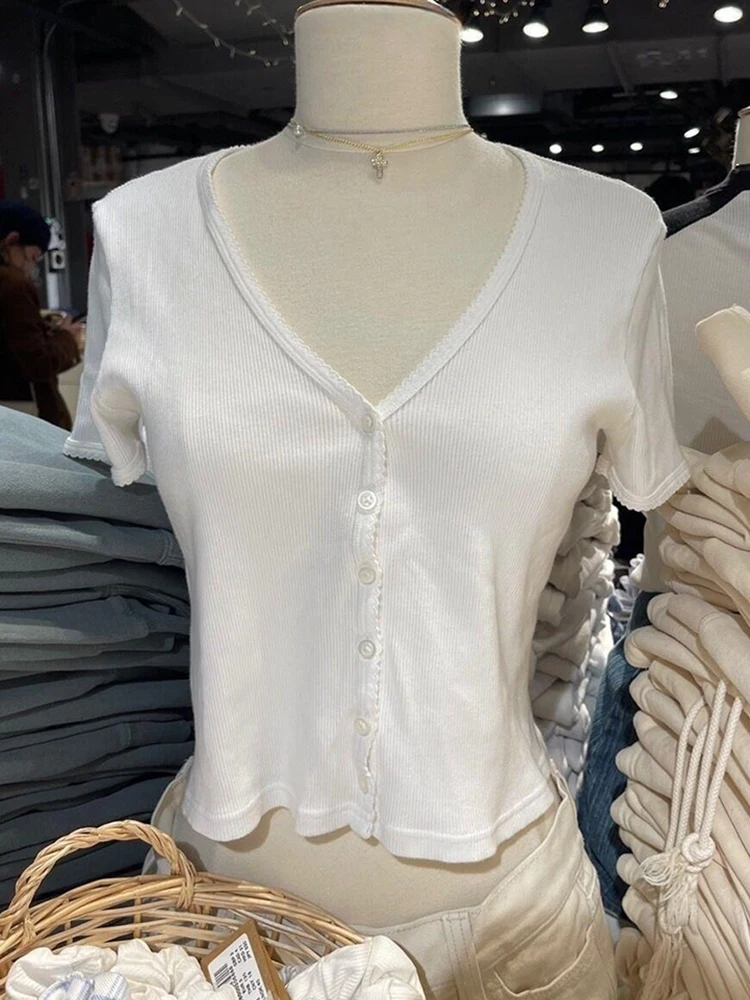 

Женская Однотонная футболка с V-образным вырезом, милый белый мягкий хлопковый топ с кружевной отделкой и коротким рукавом, летний винтажный простой шикарный укороченный топ