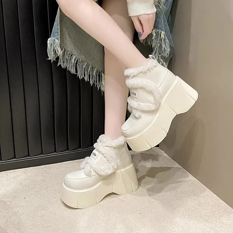 Белые зимние ботинки увеличивающие рост 9 см женские 2024 новые бархатные