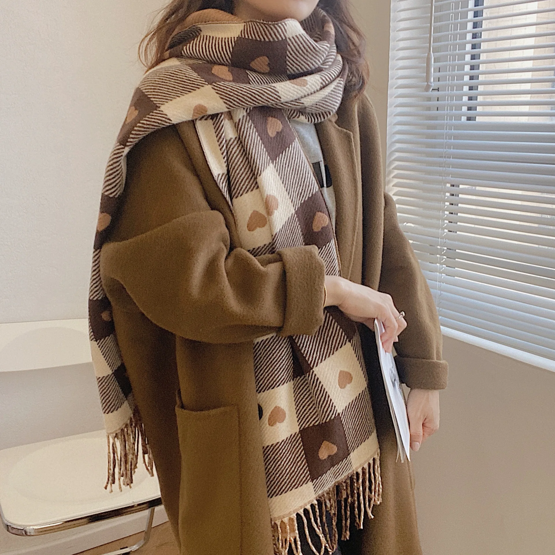 

2022 Autumn and winter new Lady Design love plaid scarf female Pashmina tassel shawl warm scarf Blanket Wraps Women Shawl