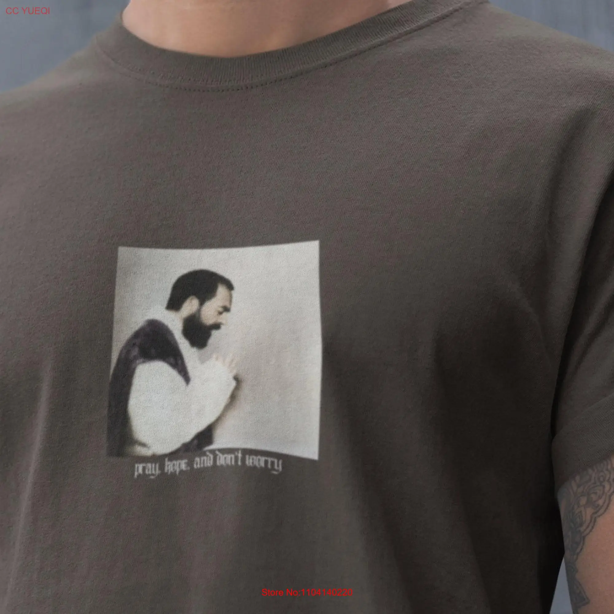 Футболка отец Пио молитвенная надпись и не волнуйтесь католическая верхняя