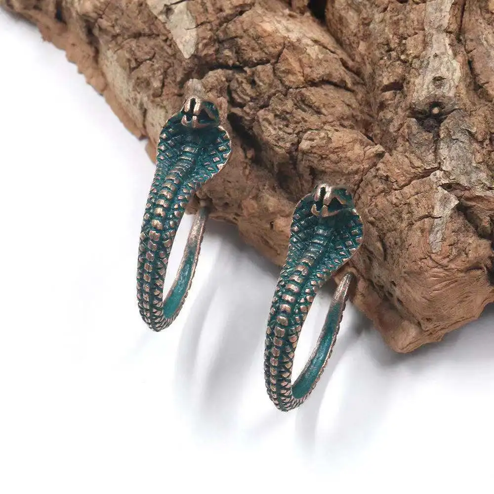 

Realistic Old Snake-shaped Snake-shaped Earrings, Follow The Trend of New Punk Style Earrings, European and American Ear Jewelry