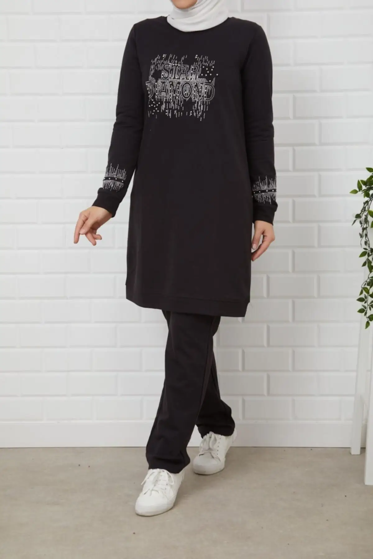 

Star Diamond Arm And Stone Beaded Front Track Suits Women's Islamic Team 2021