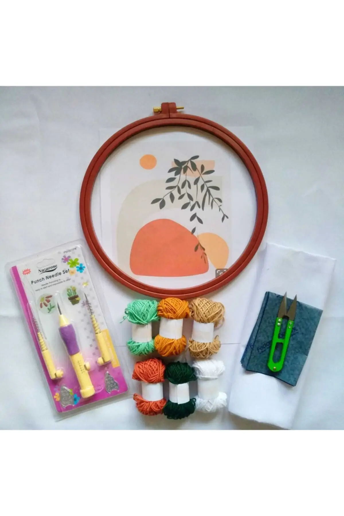 

Начальный набор с вышивкой, аксессуары и развлечения