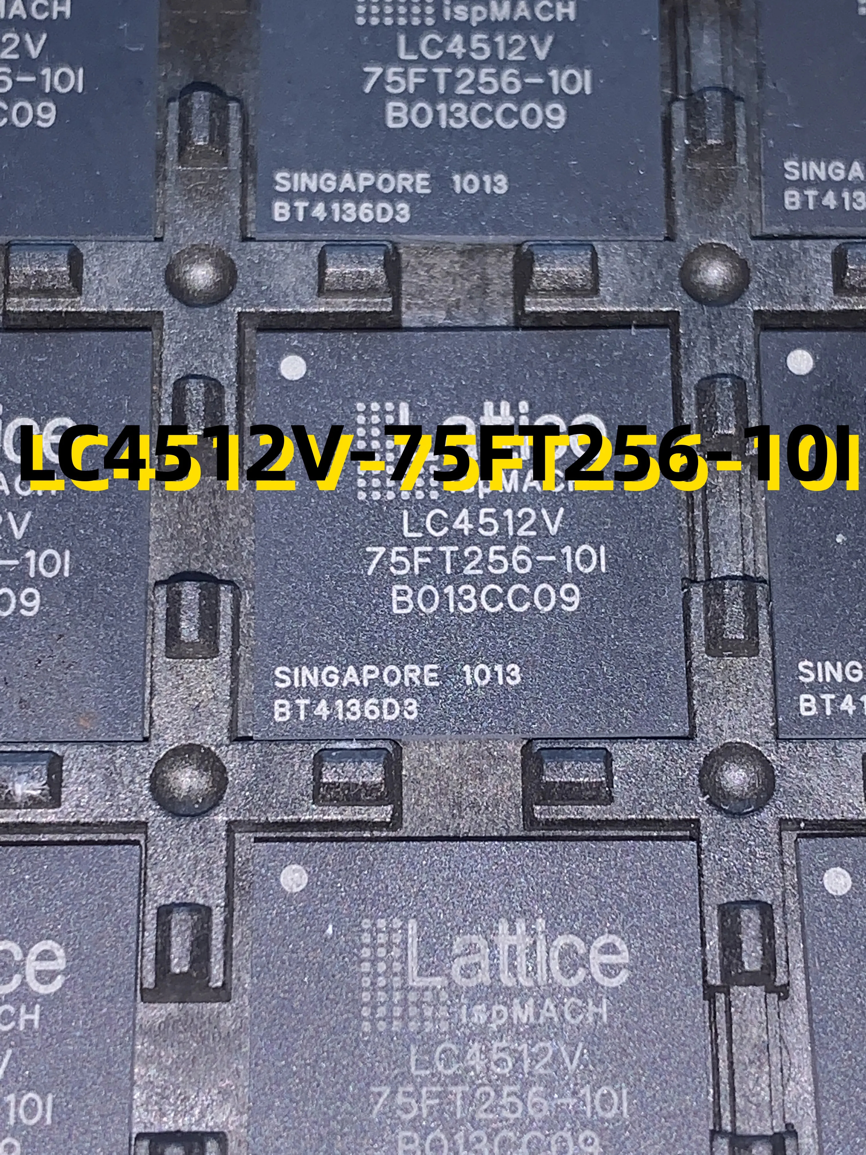 

LC4512V-75FT256-10I