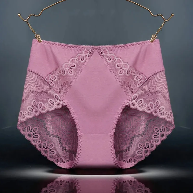 Рисунок 2 - Розовые Красные кружевные трусики
