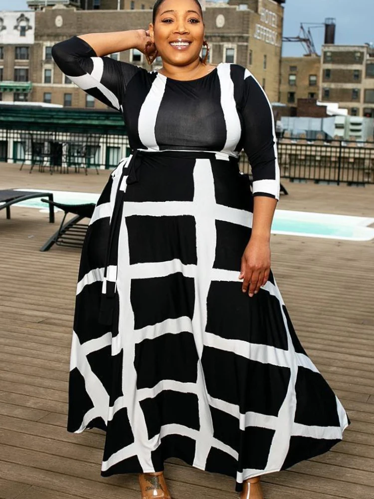 Plus Size A Line Dress Long Sleeve Vintage Striped Print Maxi Dress O Neck Fashion Printed Long Robes White Black Fit and Flare