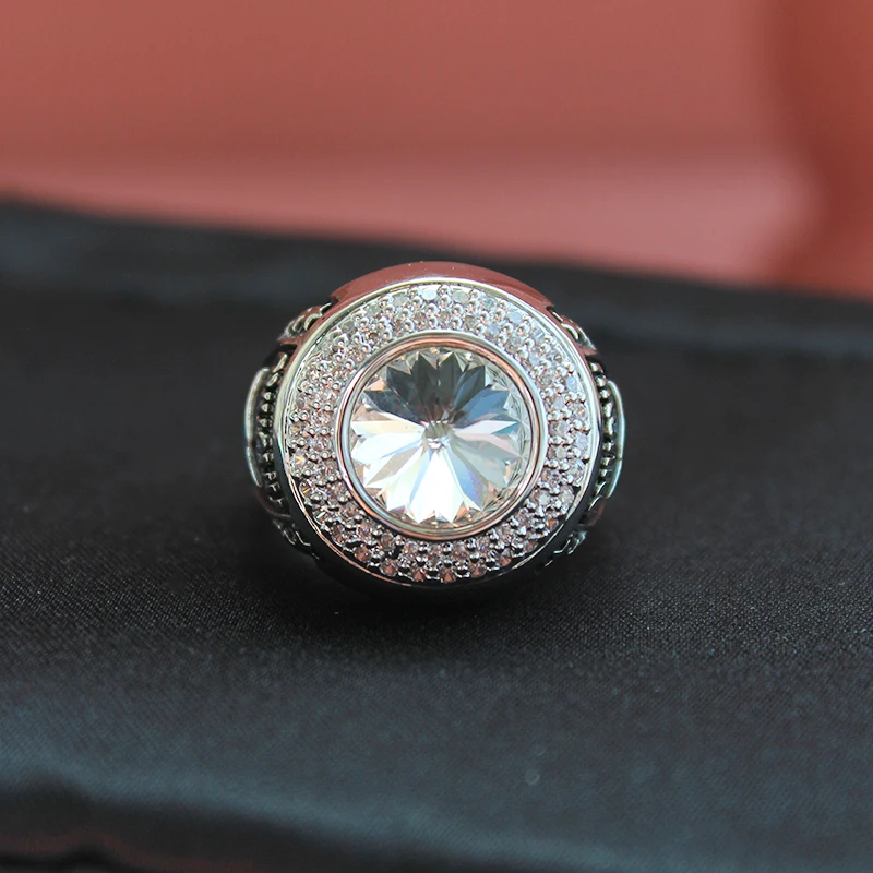 

High Quality Round Diamond Crystal Cat's Initial Ring